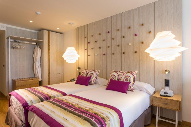 Deluxe Double Room image 4