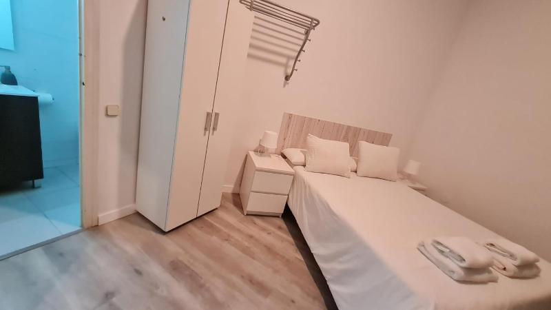 Single Room with Private Bathroom image 4