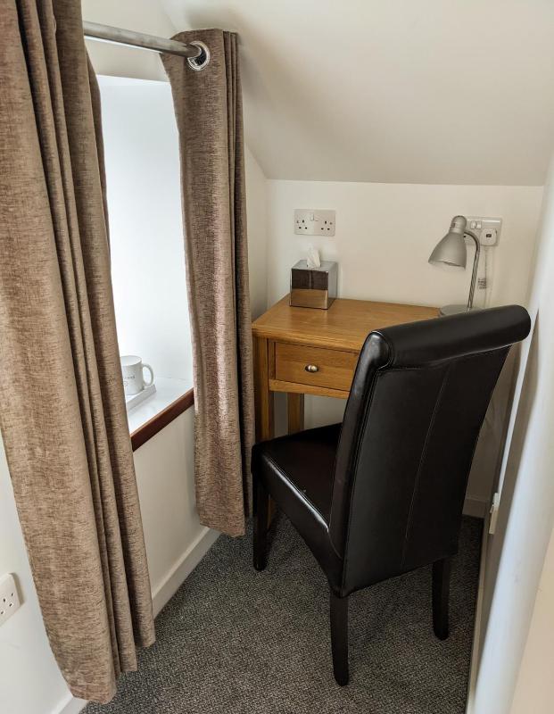Small Single Room image 3