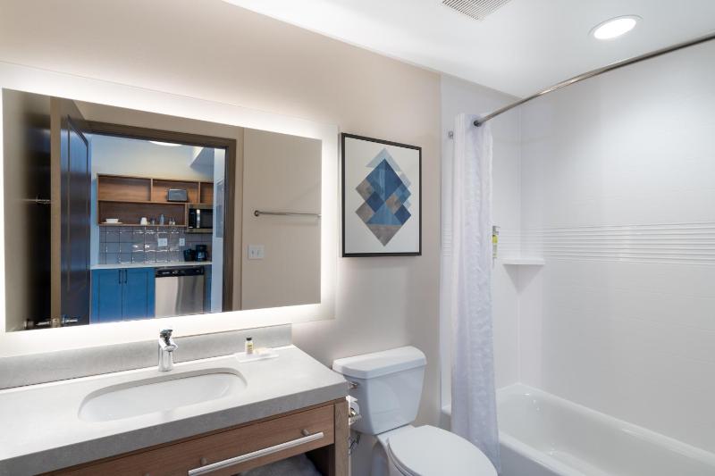 Studio Suite with Two Queen Beds image 4