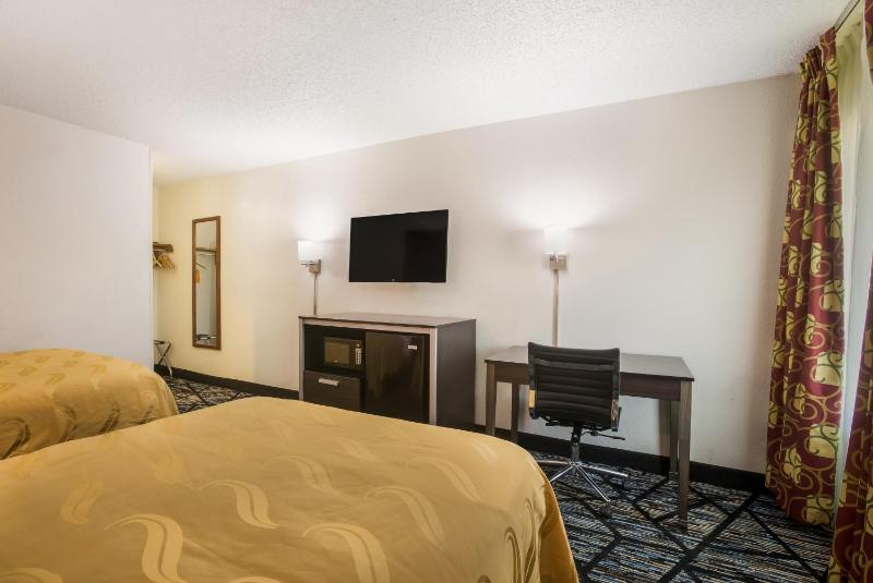 Double Room with Two Double Beds - Interior Access, No Pets image 2