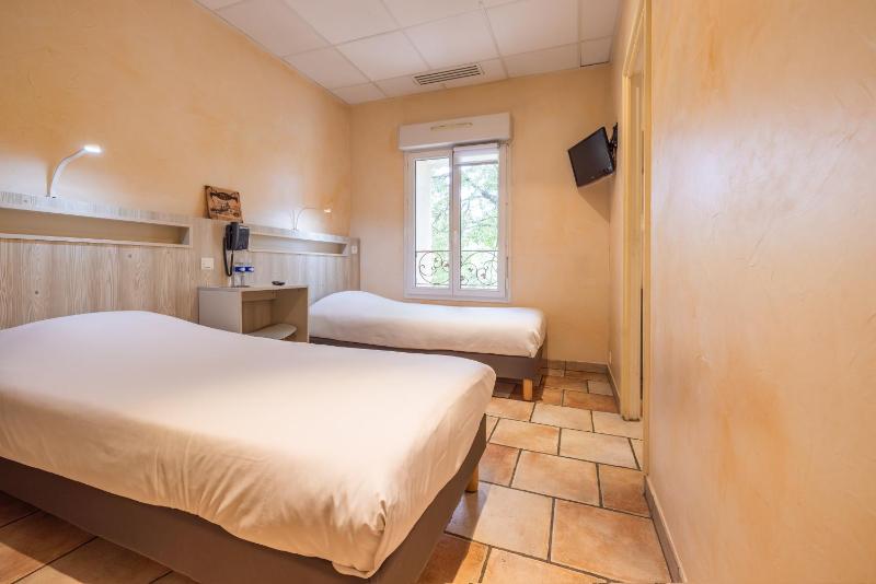 Twin Room image 1