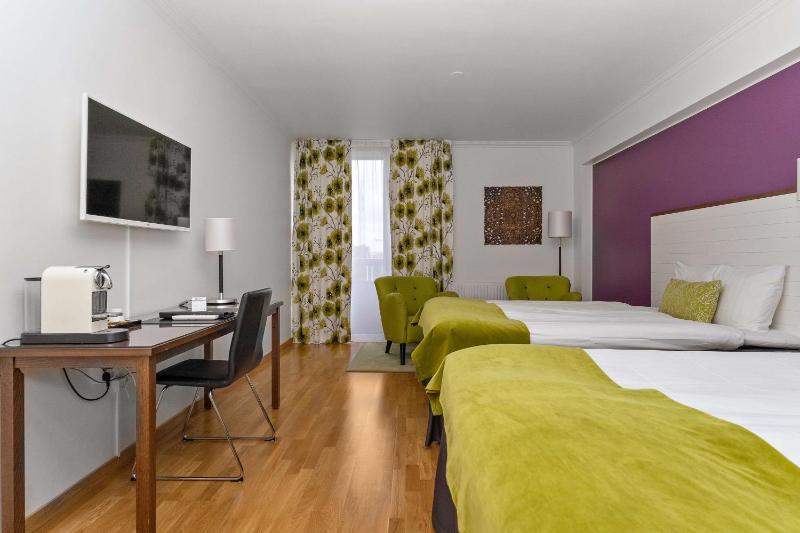 Deluxe Double or Twin Room image 1