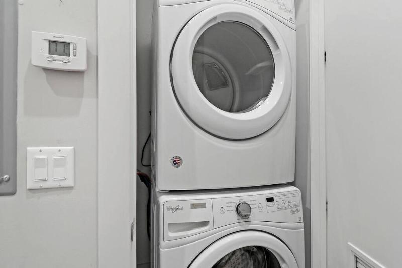 Well-Equipped 2BR Apt with Laundry - Crosby 205 - image 2