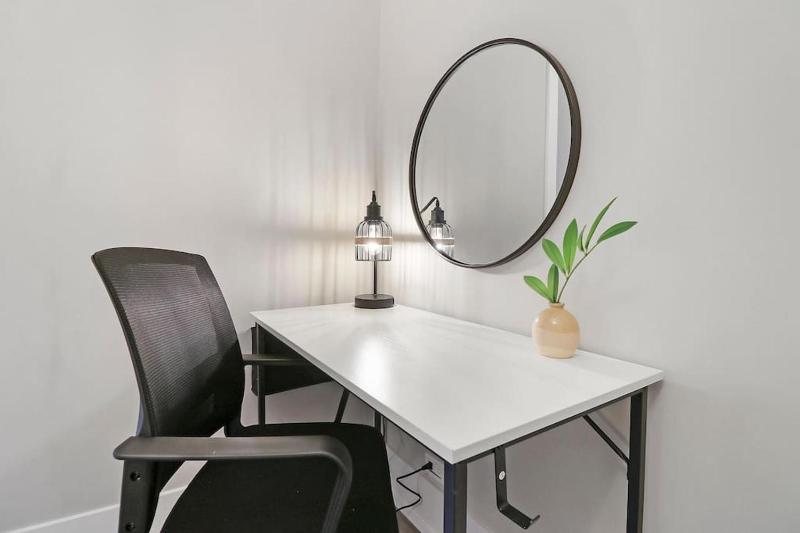 1BR Well-Decorated Apartment w Laundry - Crosby 209 - image 14