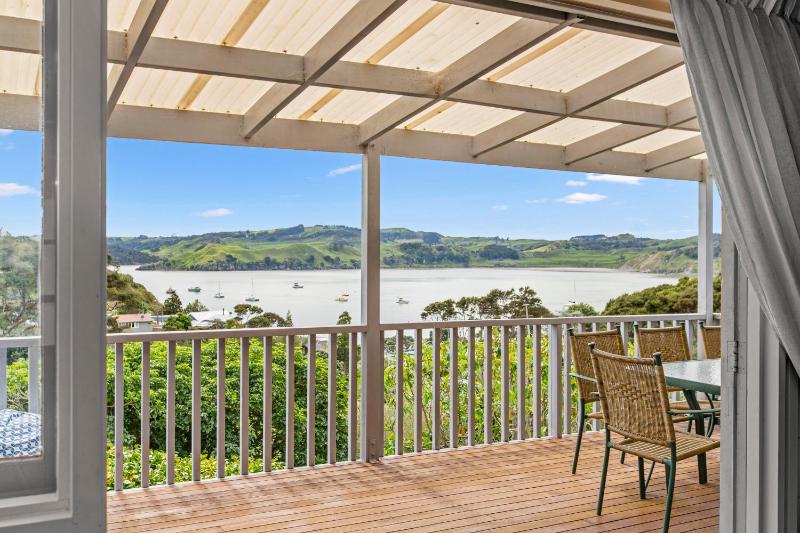 Bay Vista Views - Raglan Holiday Home Images