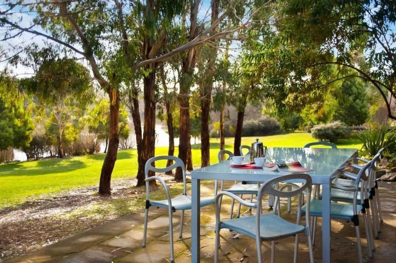 Lake Daylesford Lodge 7 Images