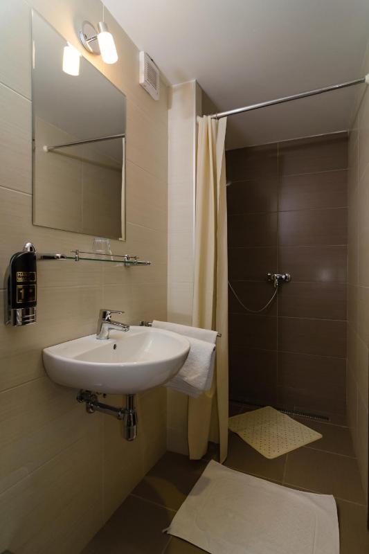 Single Room image 3