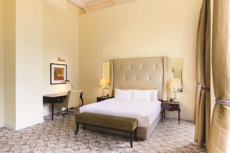 Edwardian King Room + 2 Nightly Cocktails