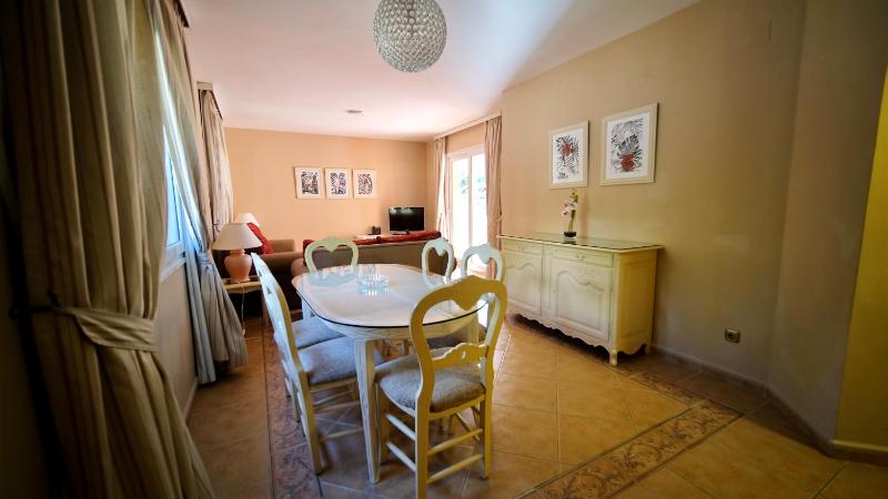 Two-Bedroom Apartment with Garden View image 2