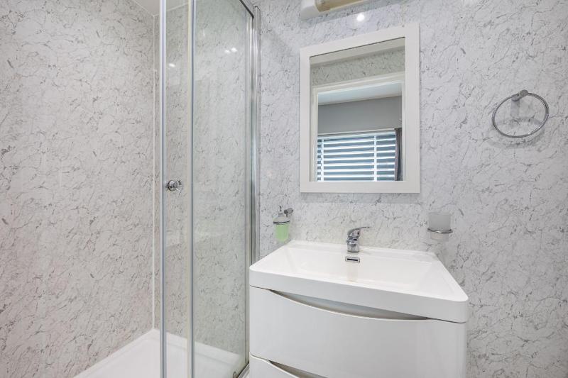 Family Room (3 Adults) image 2