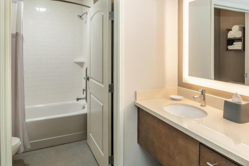 Queen Studio Suite image 2