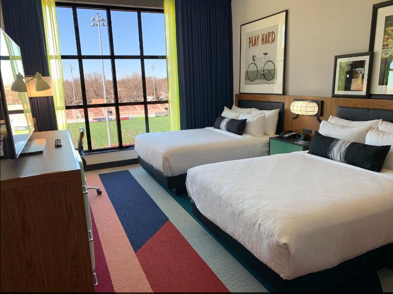 One-Bedroom Suite image 2