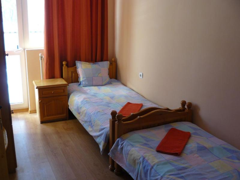 Twin Room image 2