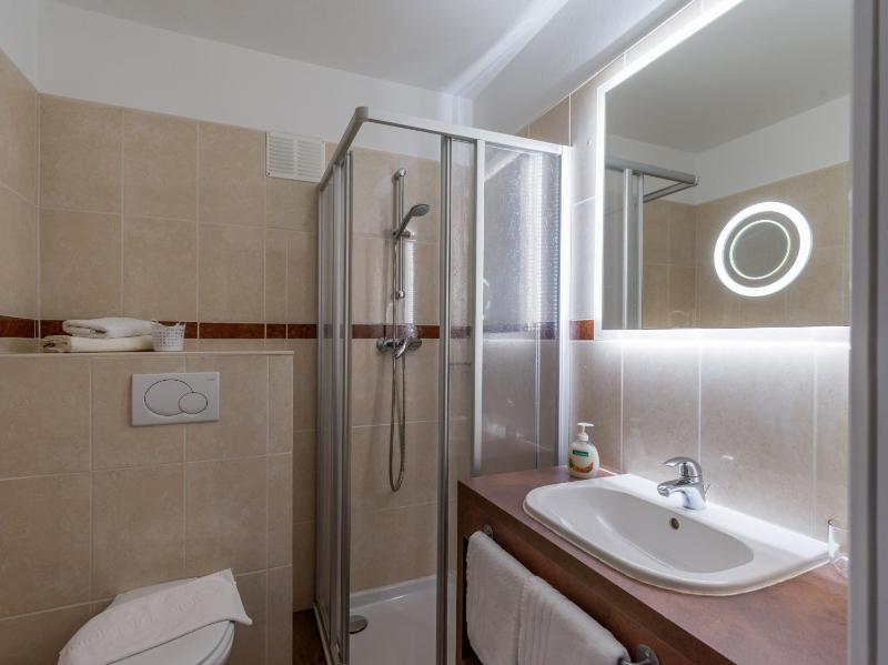 One-Bedroom Apartment image 4