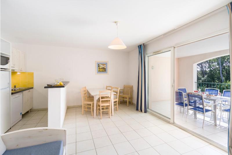 2-Room/Cabine Apartment - 6 People image 1