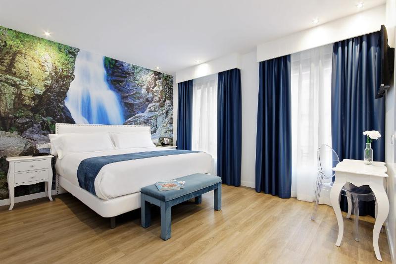 Double or Twin Room image 3