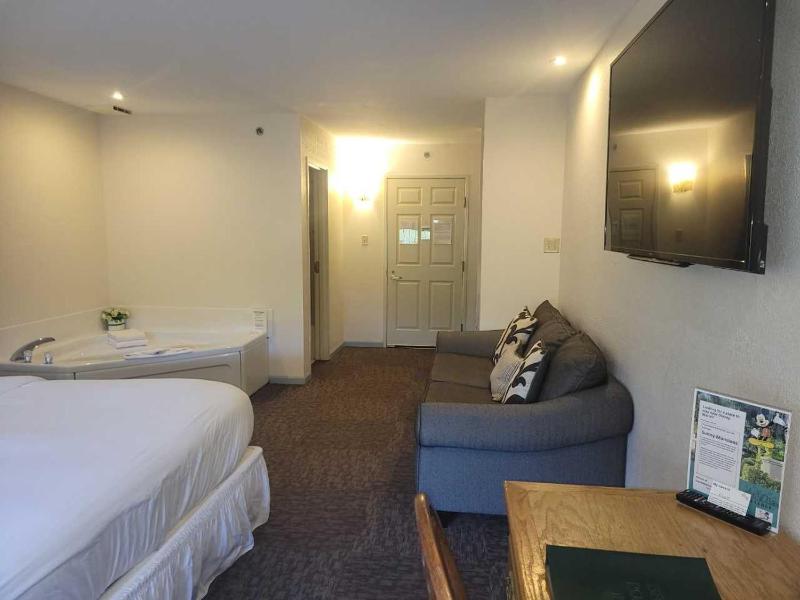 King Room with Spa Bath - Non-Smoking image 2