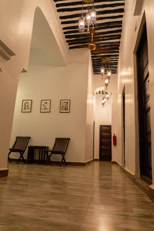 Aurelia Zanzibar - image 9