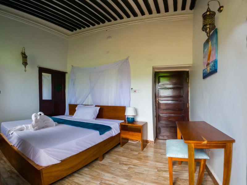 Aurelia Zanzibar - image 7