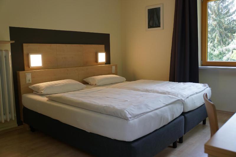 Single Room with Shared Bathroom image 4
