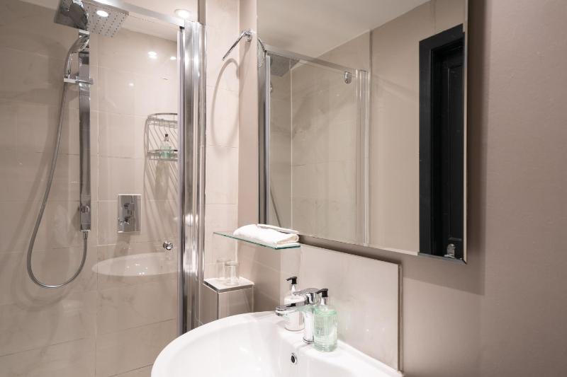 Small Double Room image 4