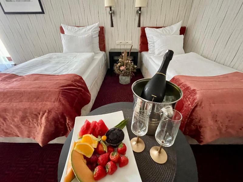 Twin Room image 1