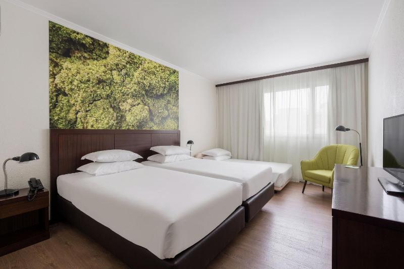 Double or Twin Room with Extra Bed image 1