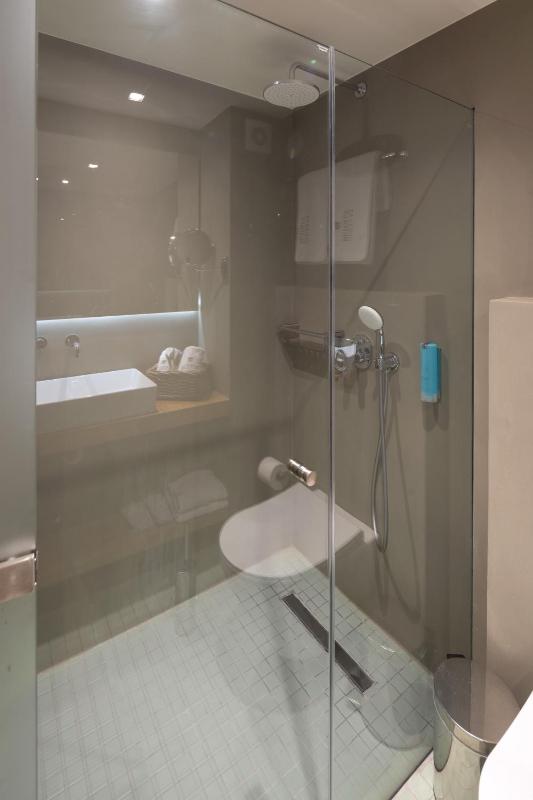 Double Room with Sea View image 1