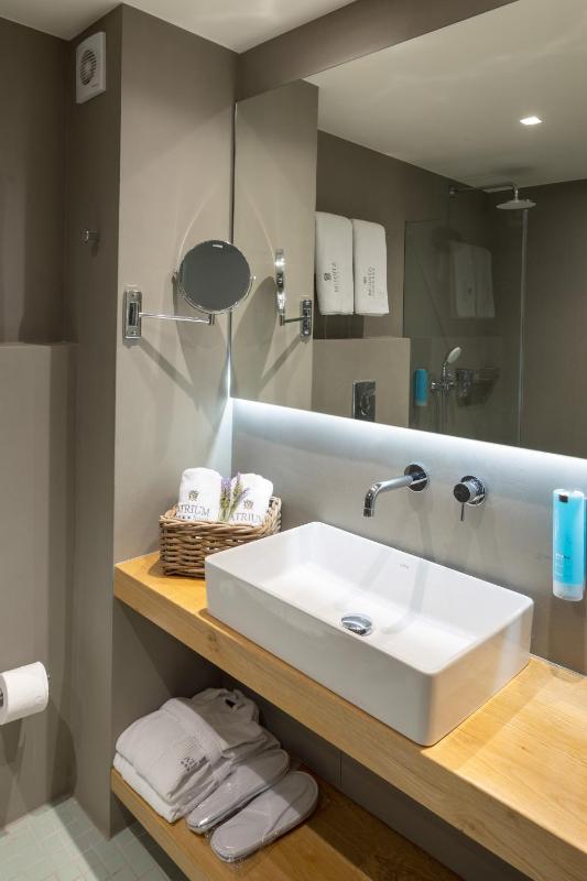 Double Room with Sea View image 3