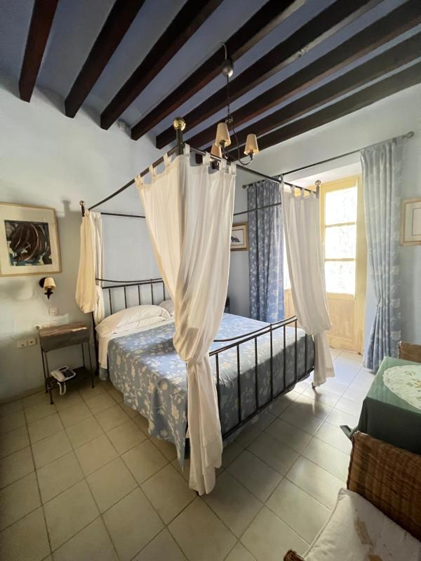 Double Room with Balcony image 2