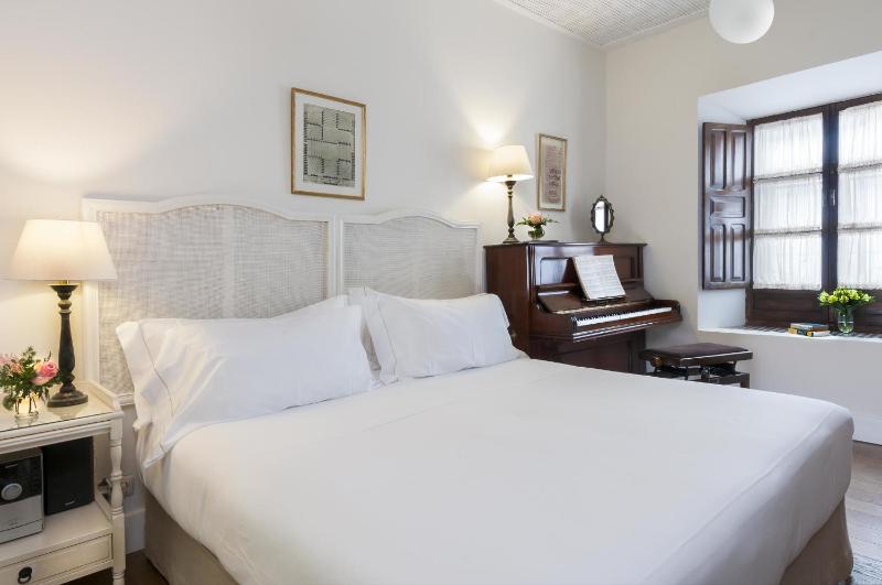 Superior Double or Twin Room image 4