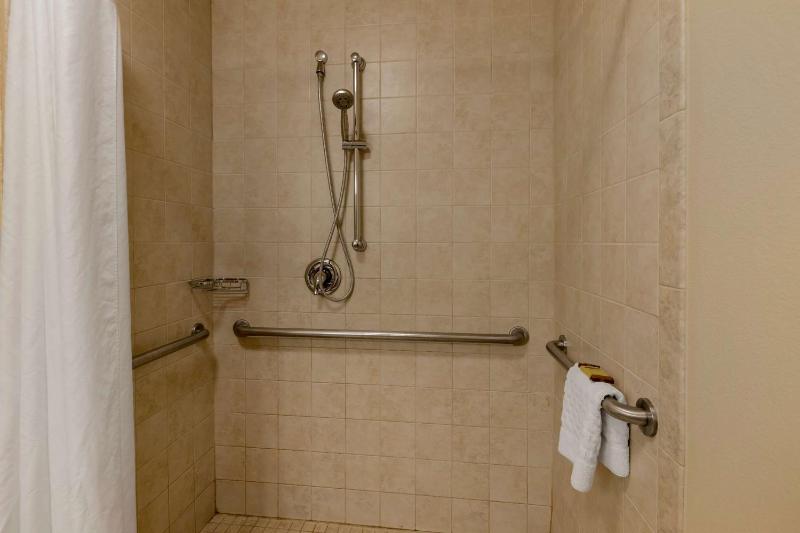 King Room with Roll-In Shower - Disability Access/Non-Smoking image 3