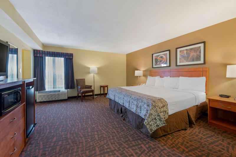 King Suite with Sofa Bed - Non-Smoking image 3