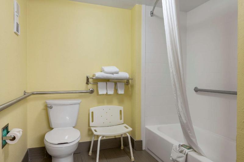 King Room - Disability Access/Non-Smoking image 2
