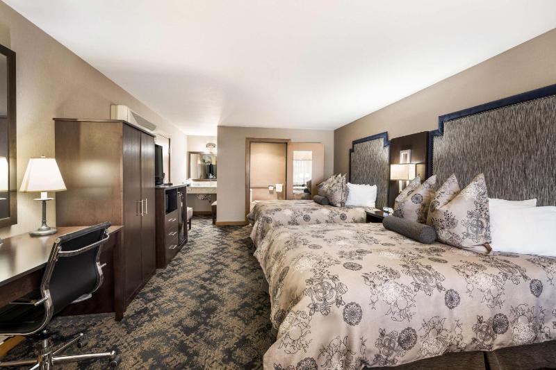 Queen Room with Two Queen Beds - Disability Access/Non-Smoking image 4