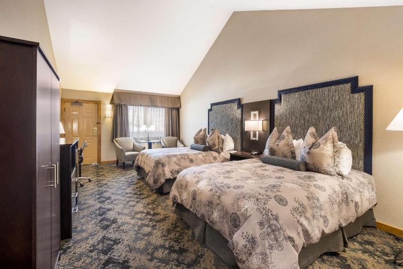 Queen Room with Two Queen Beds - Non-Smoking/Pet-Friendly image 3