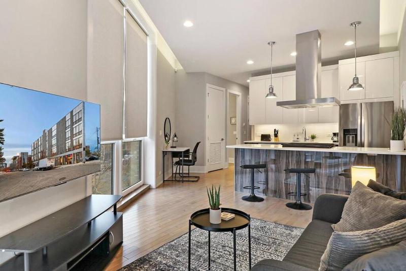 Nicely Decorated 1BR Apt w Laundry - Crosby 202 - image 2