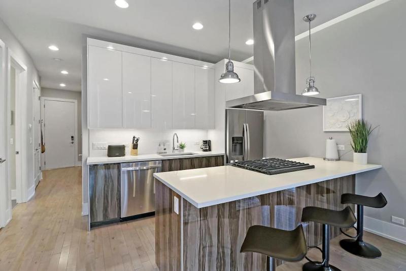 Nicely Decorated 1BR Apt w Laundry - Crosby 202 - image 6