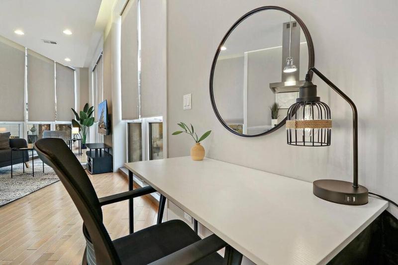 Nicely Decorated 1BR Apt w Laundry - Crosby 202 - image 9