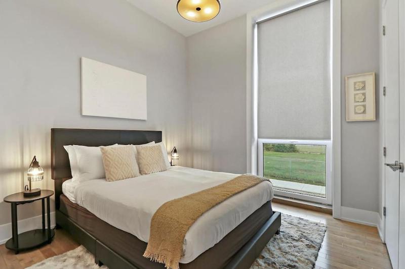 Nicely Decorated 1BR Apt w Laundry - Crosby 202 - image 12