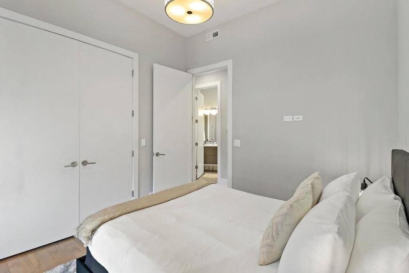 Nicely Decorated 1BR Apt w Laundry - Crosby 202 - image 13