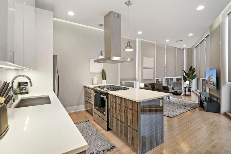 Nicely Decorated 1BR Apt w Laundry - Crosby 202 - image 14