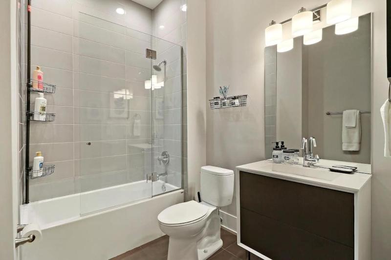 Modern 1BR Chicago Apartment - Crosby 204 - image 9