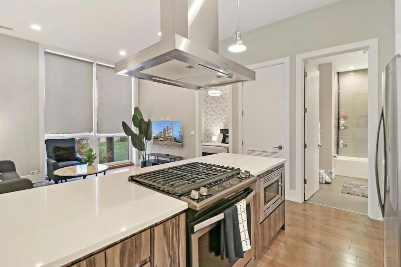 Modern 1BR Chicago Apartment - Crosby 204 - image 10