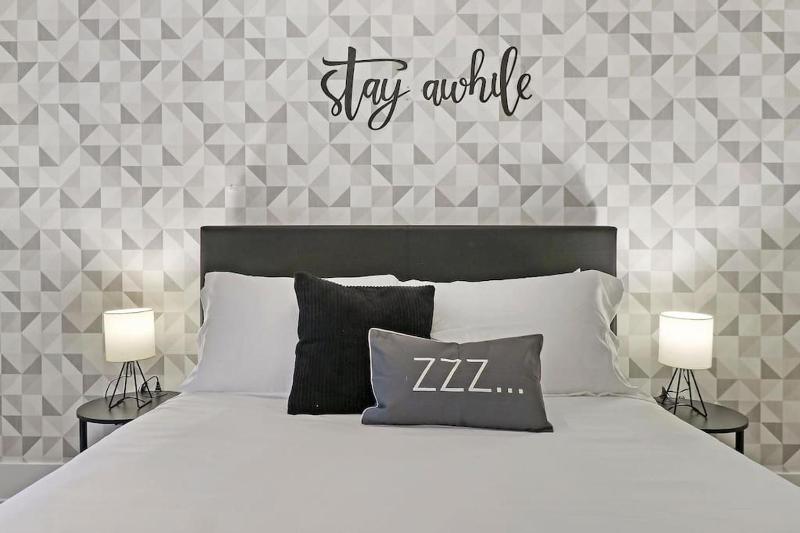 Modern 1BR Chicago Apartment - Crosby 204 - image 12