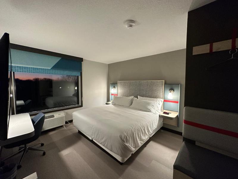 Standard King Room image 1