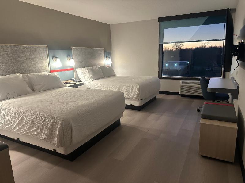 Standard Queen Room with Two Queen Beds image 1