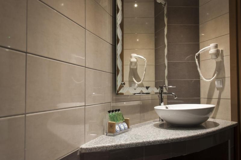 Suite with Spa Bath image 4