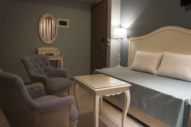 Suite with Spa Bath image 3